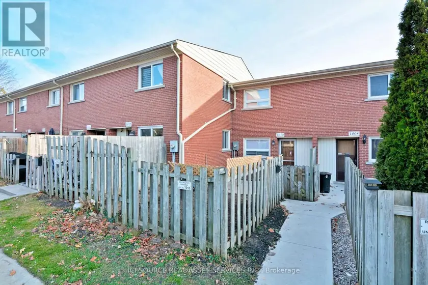 Townhouse at 1010 KIPPS LANE, London East