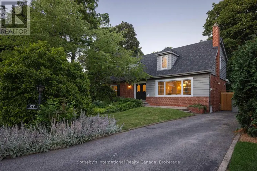 Detached at 27 ARCADE CRESCENT, Hamilton