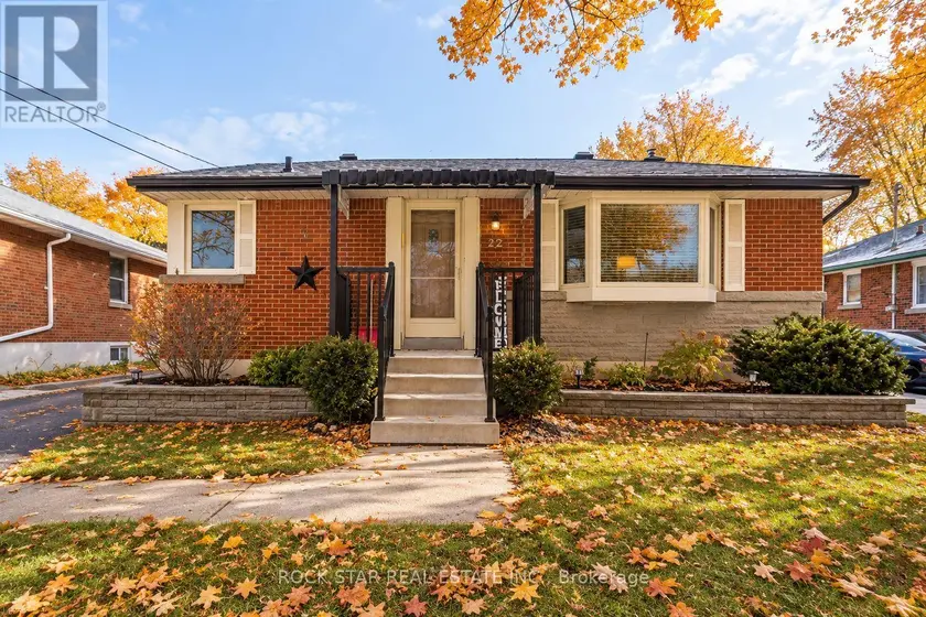 Detached at 22 FERNWOOD CRESCENT, Hamilton