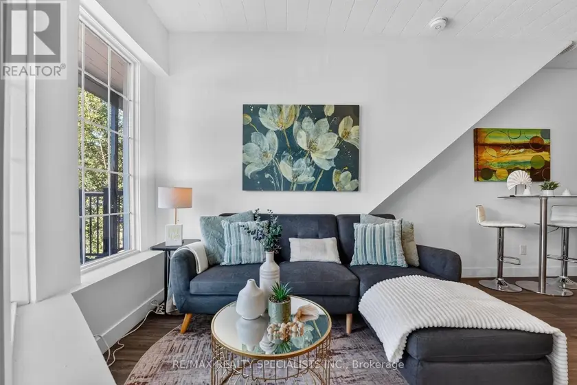 Detached at 11 - 44 QUEENSTON STREET, St. Catharines