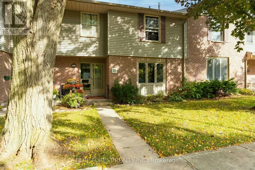 Townhouse at 10 BERKSHIRE COURT, London South