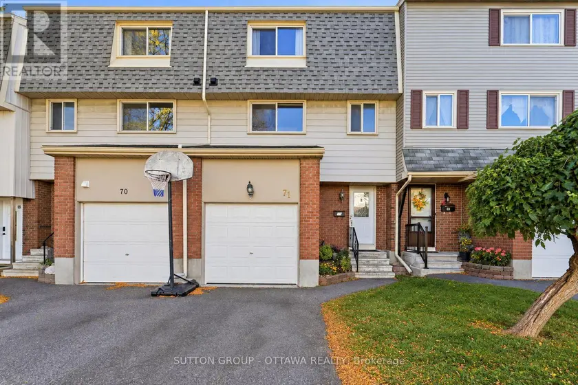Townhouse at 71 - 2415 SOUTHVALE CRESCENT, Ottawa