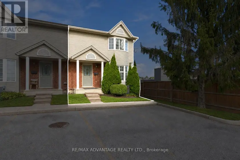 Townhouse at 7 - 122 SHERWOOD FOREST SQUARE, London North