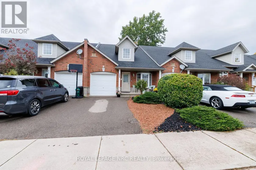 Townhouse at 399 AUTUMN CRESCENT, Welland