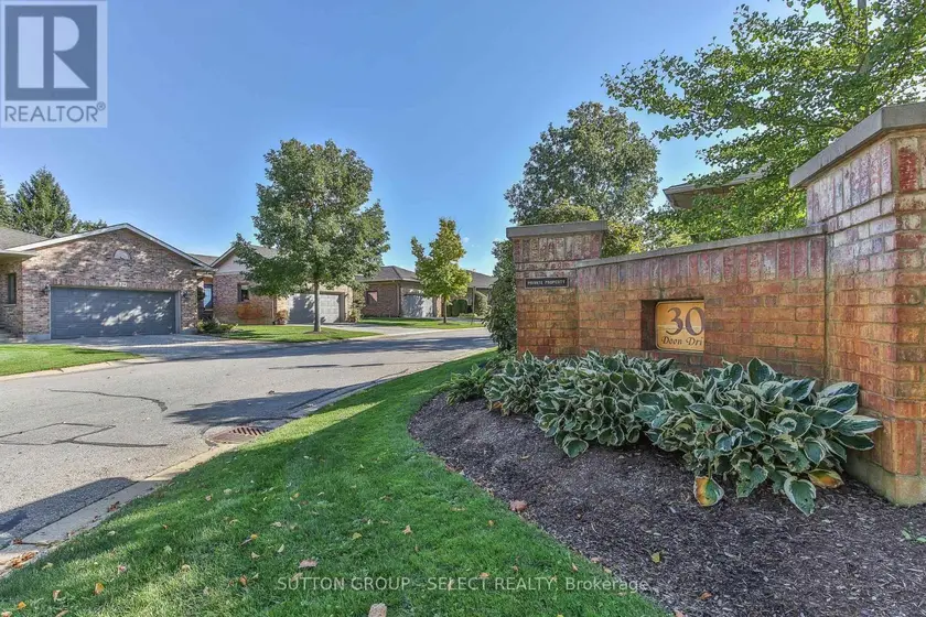 Townhouse at 32 - 30 DOON DRIVE, London North