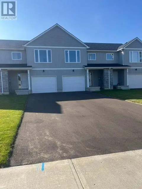 Townhouse at 54 PARK ROW, Woodstock