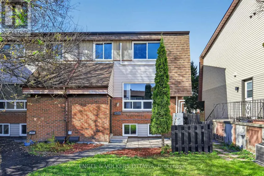 Townhouse at B - 29 WOODVALE GREEN DRIVE, Ottawa