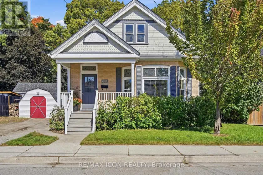 Detached at 820 STEDWELL STREET, London East
