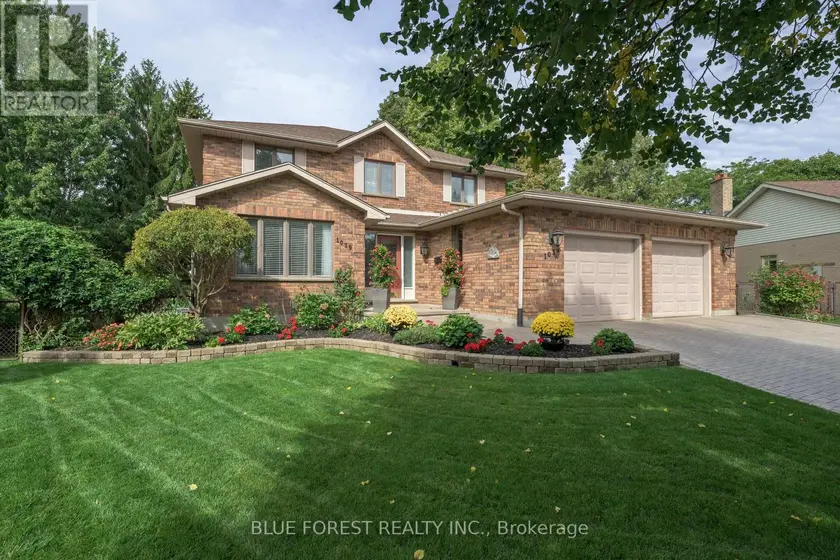 Detached at 1039 COUNTRY CLUB COURT, London South