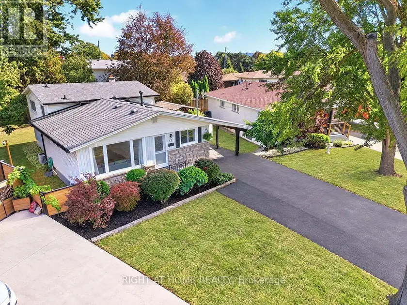 Detached at 13 CRAWFORD DRIVE, Hamilton