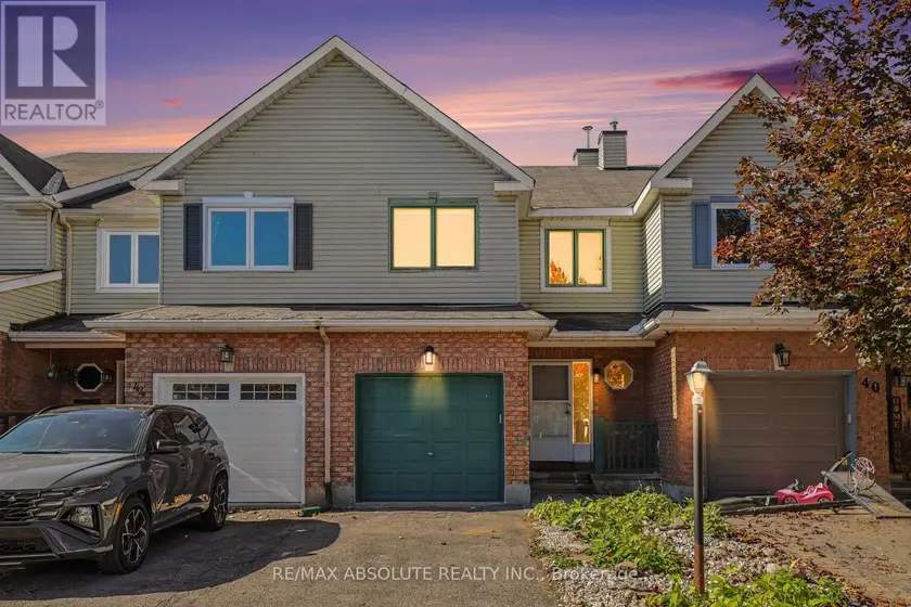 Townhouse at 42 ROBLYN WAY, Ottawa