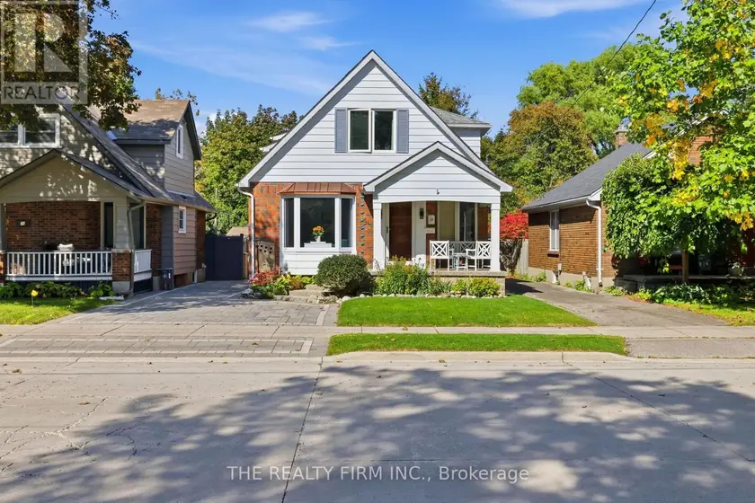 Detached at 28 THOMAS JANES DRIVE, London South
