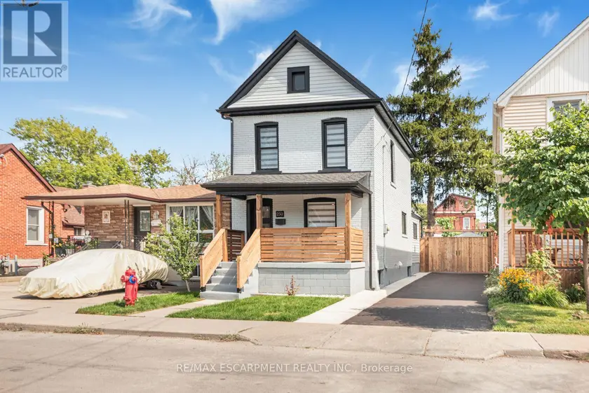 Detached at 250 ROSSLYN AVENUE N, Hamilton