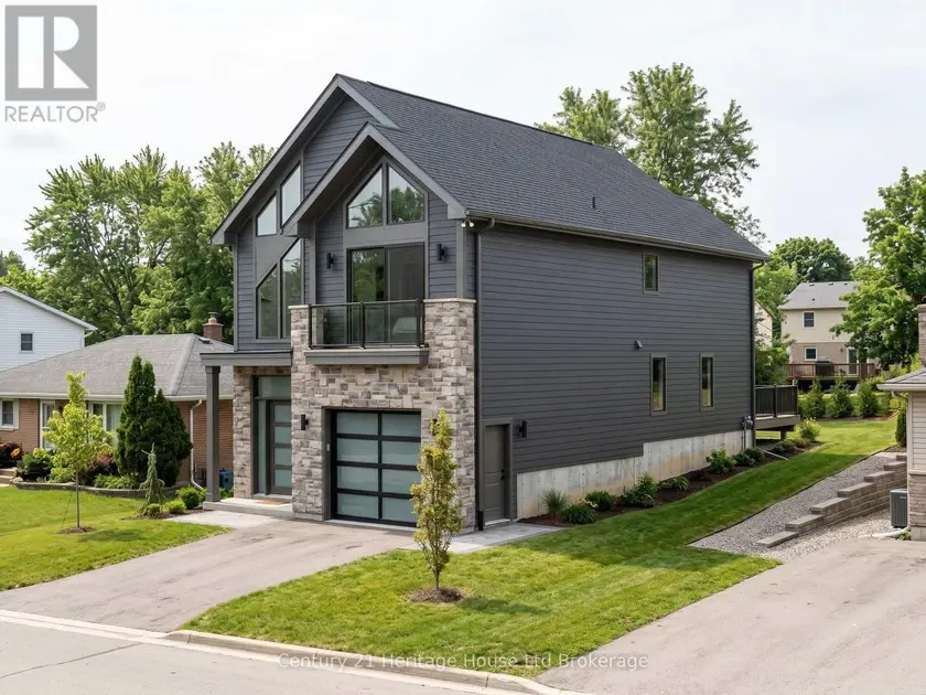 Detached at 323 ANDERSON STREET, South-West Oxford