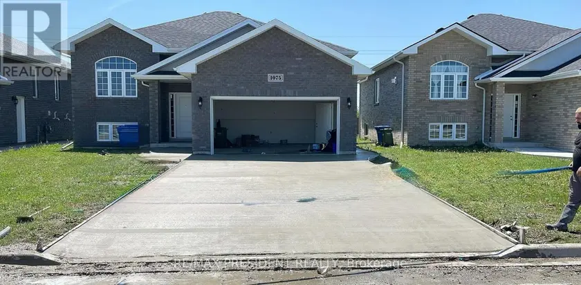 Detached at 1075 ASPEN RIDGE CRESCENT, Lakeshore