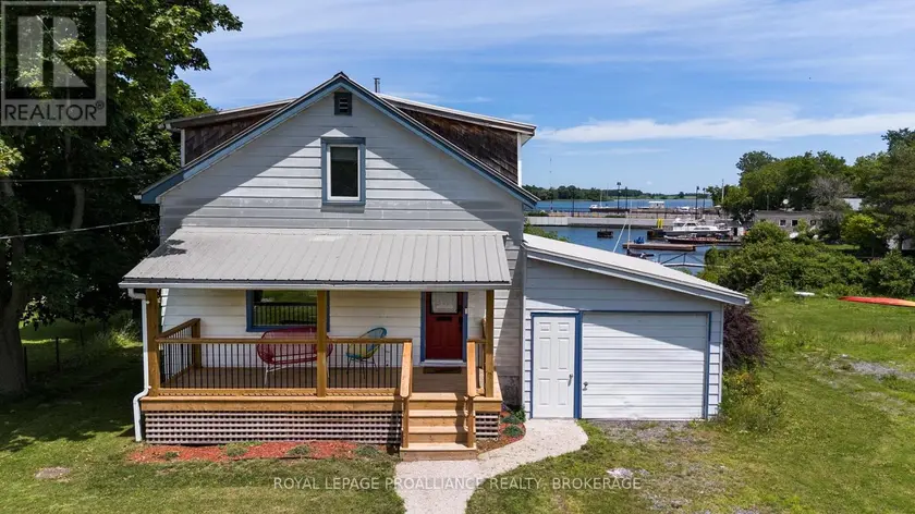 Detached at 21C HIGHWAY 95, Frontenac Islands