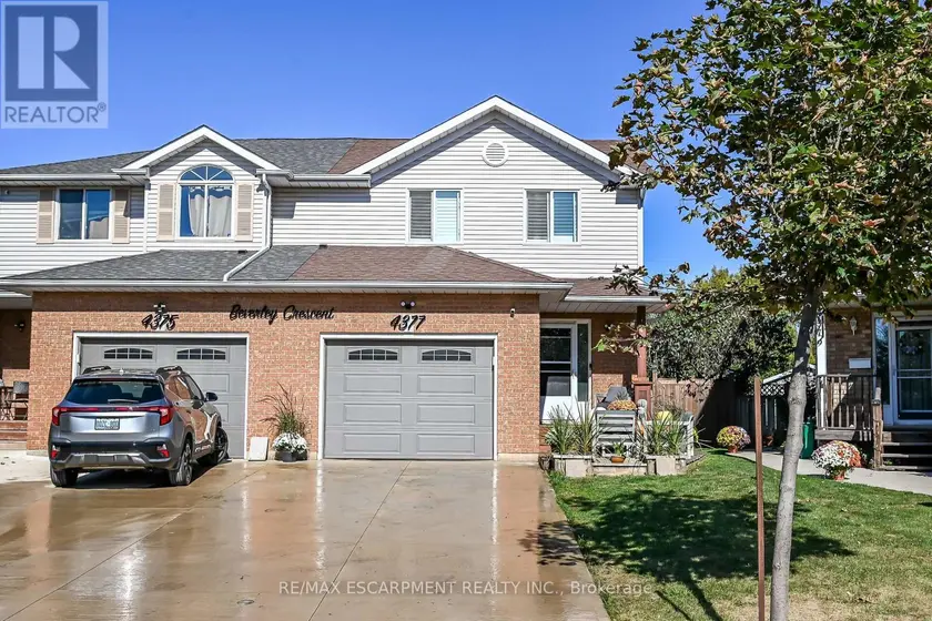 Semi-Detached/Link at 4377 BEVERLEY CRESCENT, Lincoln