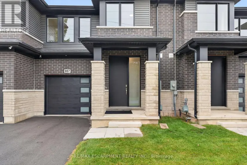 Townhouse at 957 CLARE AVENUE, Welland