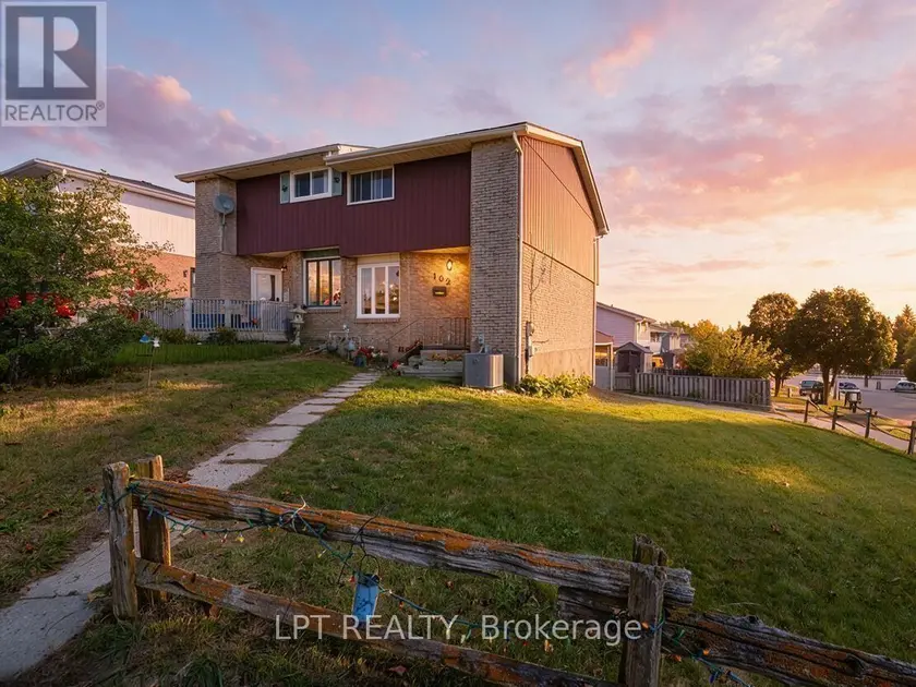 Semi-Detached/Link at 102 THE COUNTRY WAY, Kitchener