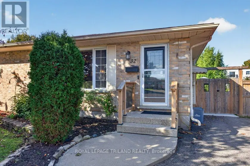 Semi-Detached/Link at 32 SANDERS COURT, St. Thomas