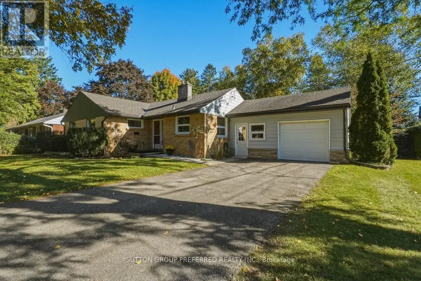 Detached at 465 GLEN CRESCENT, London North