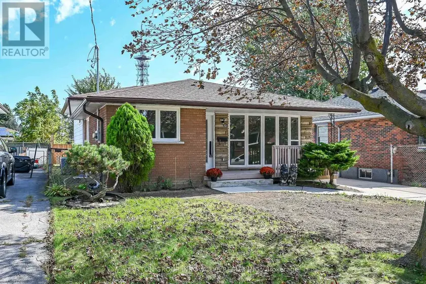 Detached at 331 EAST 17TH STREET, Hamilton