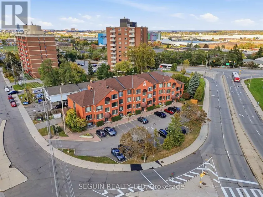 Apartment at 302 - 1974 ST LAURENT BOULEVARD, Ottawa