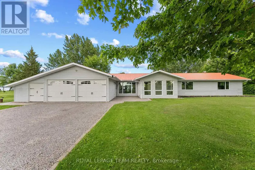 Detached at 34 BIRD LAKE TRAIL, Whitewater Region