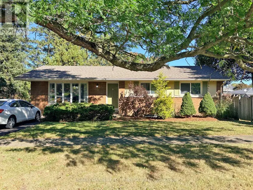 Detached at 2 TREEVIEW PLACE, St. Catharines
