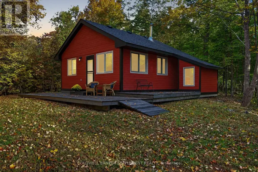 Detached at 1135 GREEN BAY ROAD, Frontenac