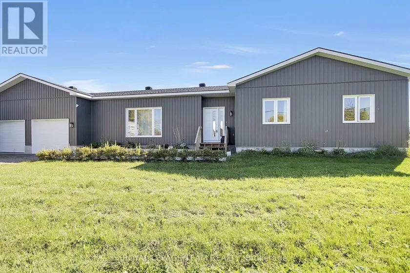 Detached at 10664 BLAINE ROAD, North Dundas
