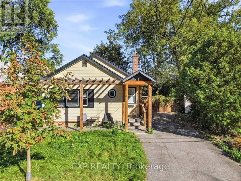 Detached at 27 HOLLYWOOD STREET S, Hamilton