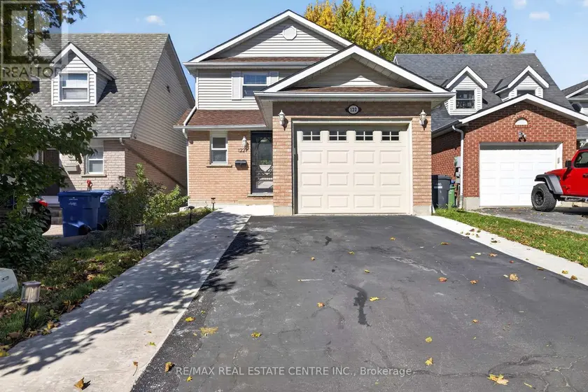 Detached at 122 MOSS PLACE, Guelph