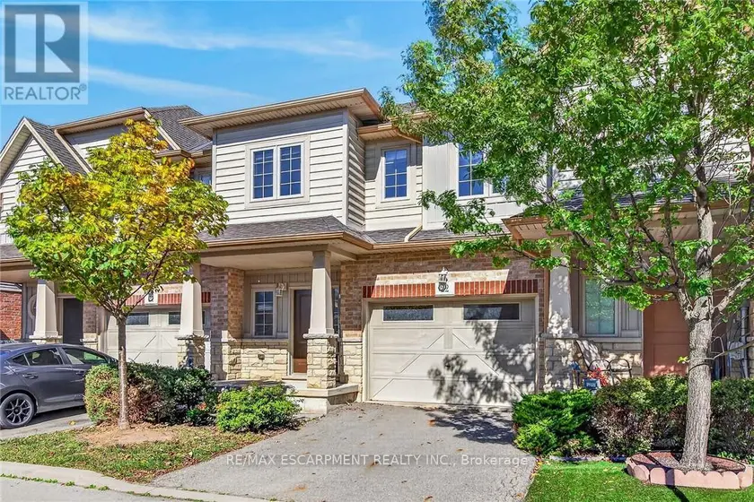 Townhouse at 22 - 8 LAKELAWN ROAD, Grimsby