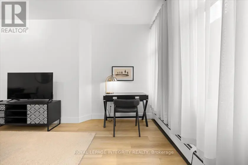 Multiplex at 808 - 161 LAURIER AVENUE W, Ottawa