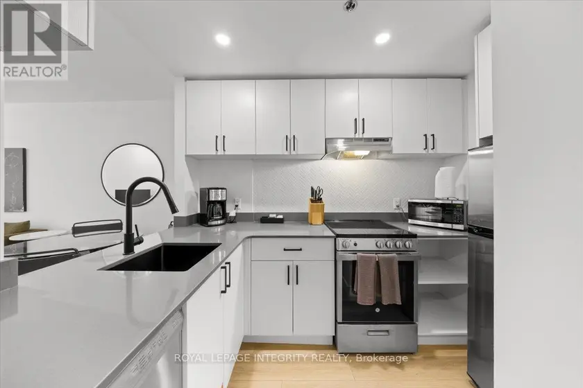 Multiplex at 1104 - 161 LAURIER AVENUE W, Ottawa
