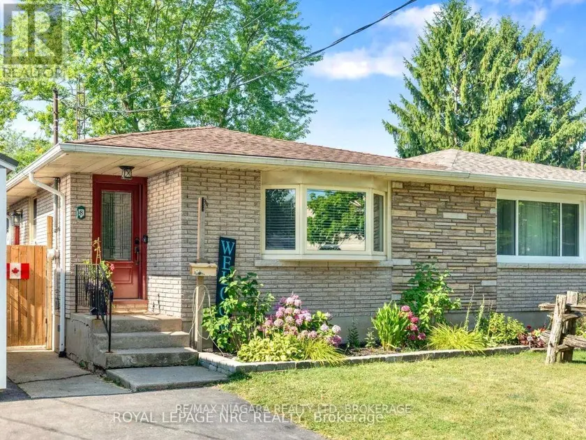 Semi-Detached/Link at 8 LAKEHURST DRIVE, St. Catharines