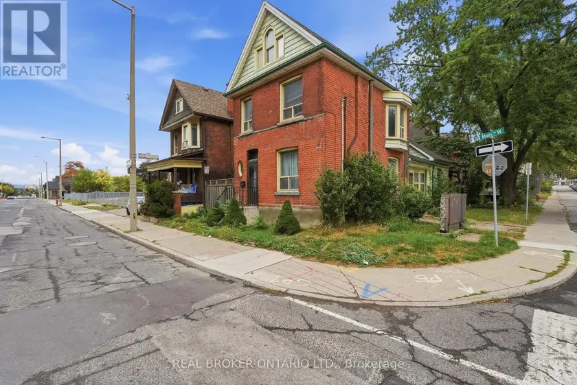 Detached at 418 MAIN STREET W, Hamilton