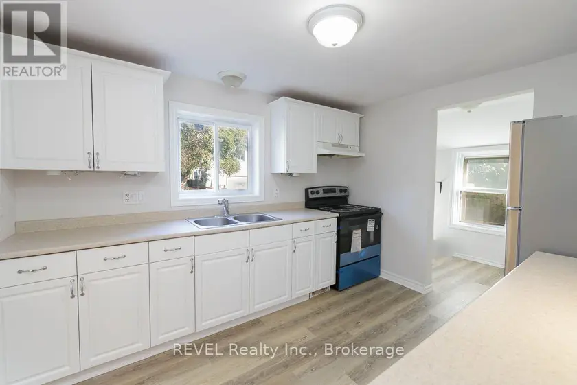 Multiplex at 389 GLENDALE AVENUE, St. Catharines