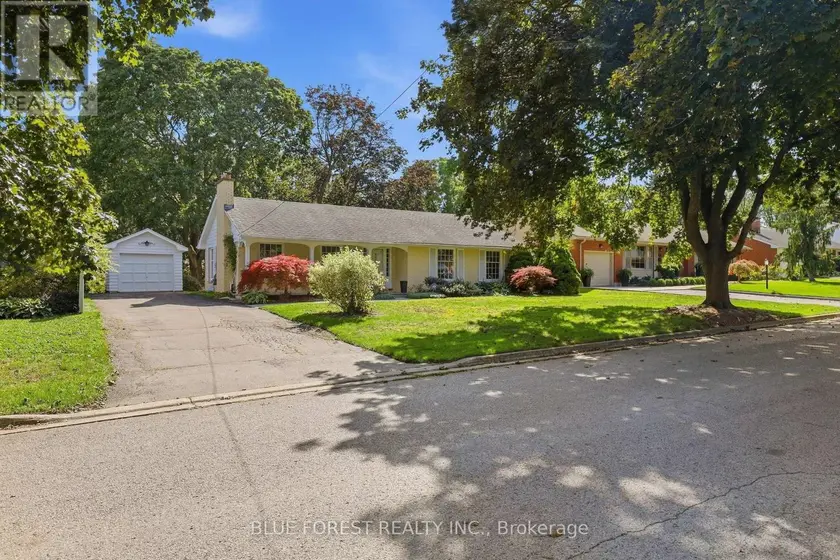 Detached at 465 AVERILL CRESCENT, London South