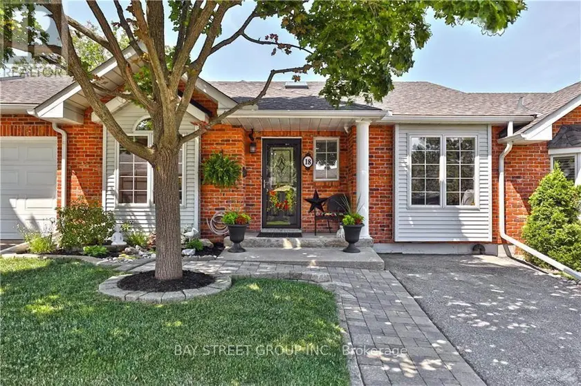 Townhouse at 18 - 20 MEADOWLANDS BOULEVARD, Hamilton