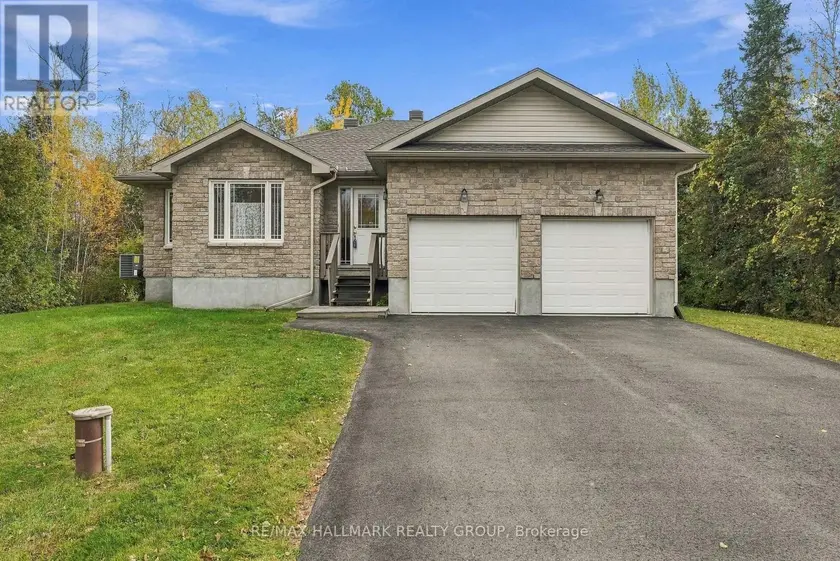 Detached at 12 RED OAK DRIVE, North Grenville