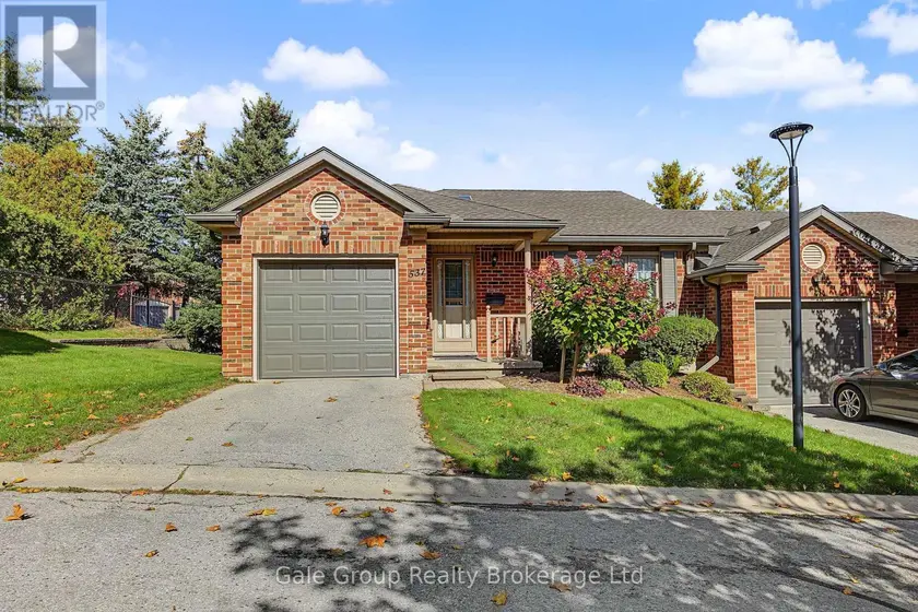 Townhouse at 15 - 537 NOVA SCOTIA COURT S, Woodstock