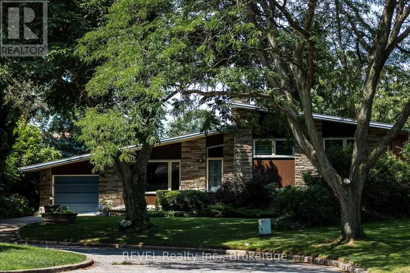 Detached at 7 GLENAYR PLACE, St. Catharines