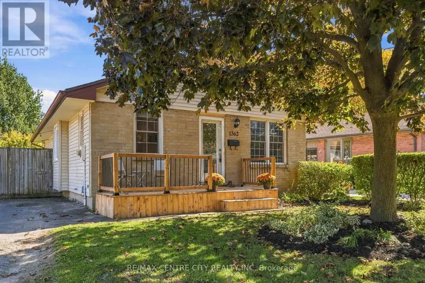 Detached at 1362 ALDERSBROOK ROAD, London North