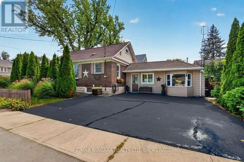 Detached at 5657 PRINCE EDWARD AVENUE, Niagara Falls