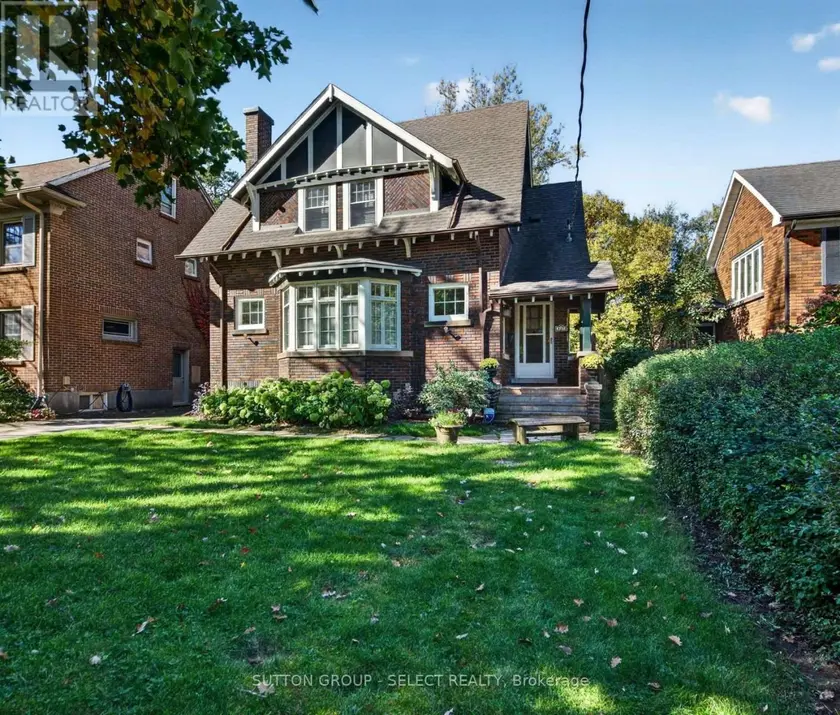 Detached at 427 WORTLEY ROAD, London South
