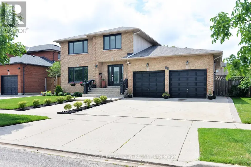 Detached at 43 REGALVIEW DRIVE, Hamilton