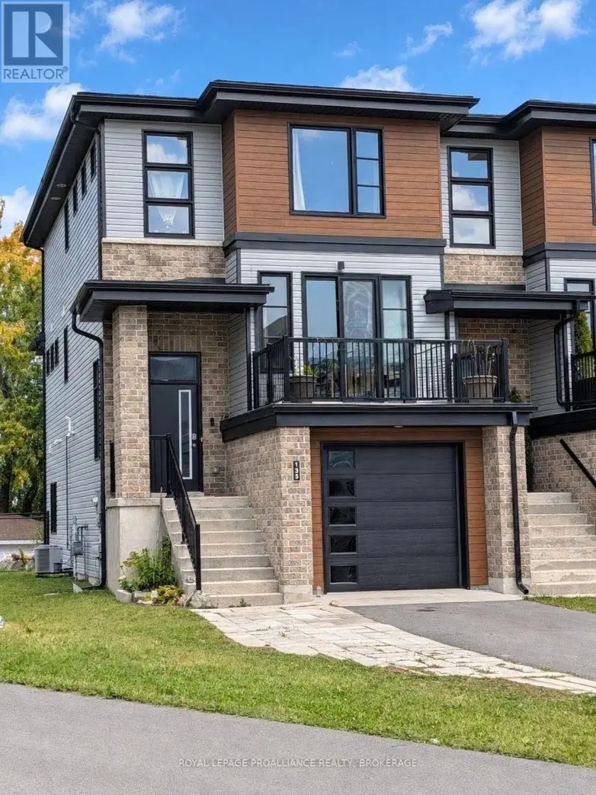 Townhouse at 135 SUPERIOR DRIVE, Loyalist