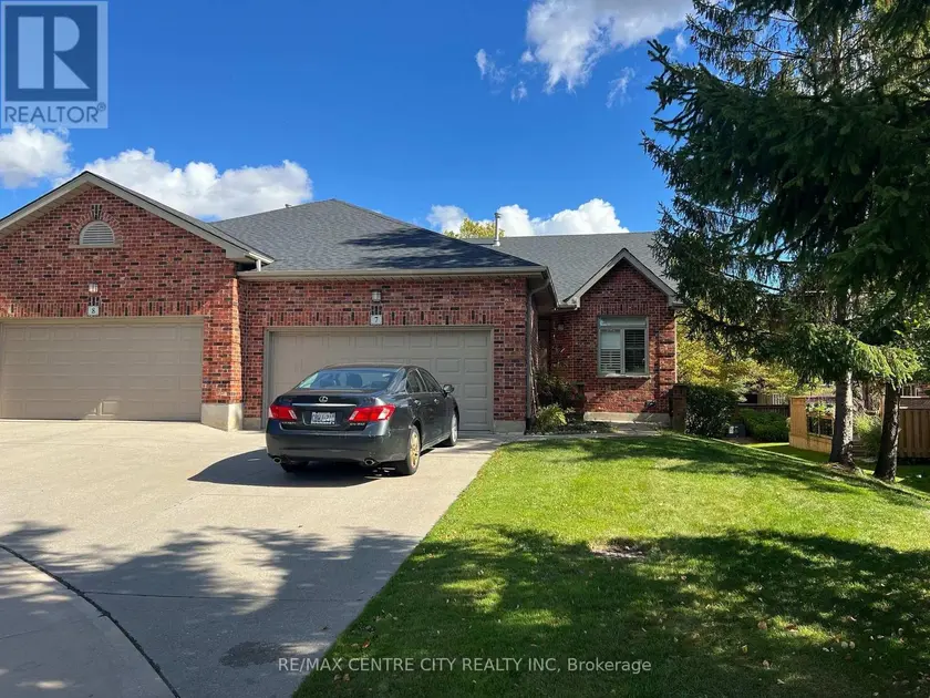 Townhouse at 7 - 400 AMBLESIDE DRIVE, London North